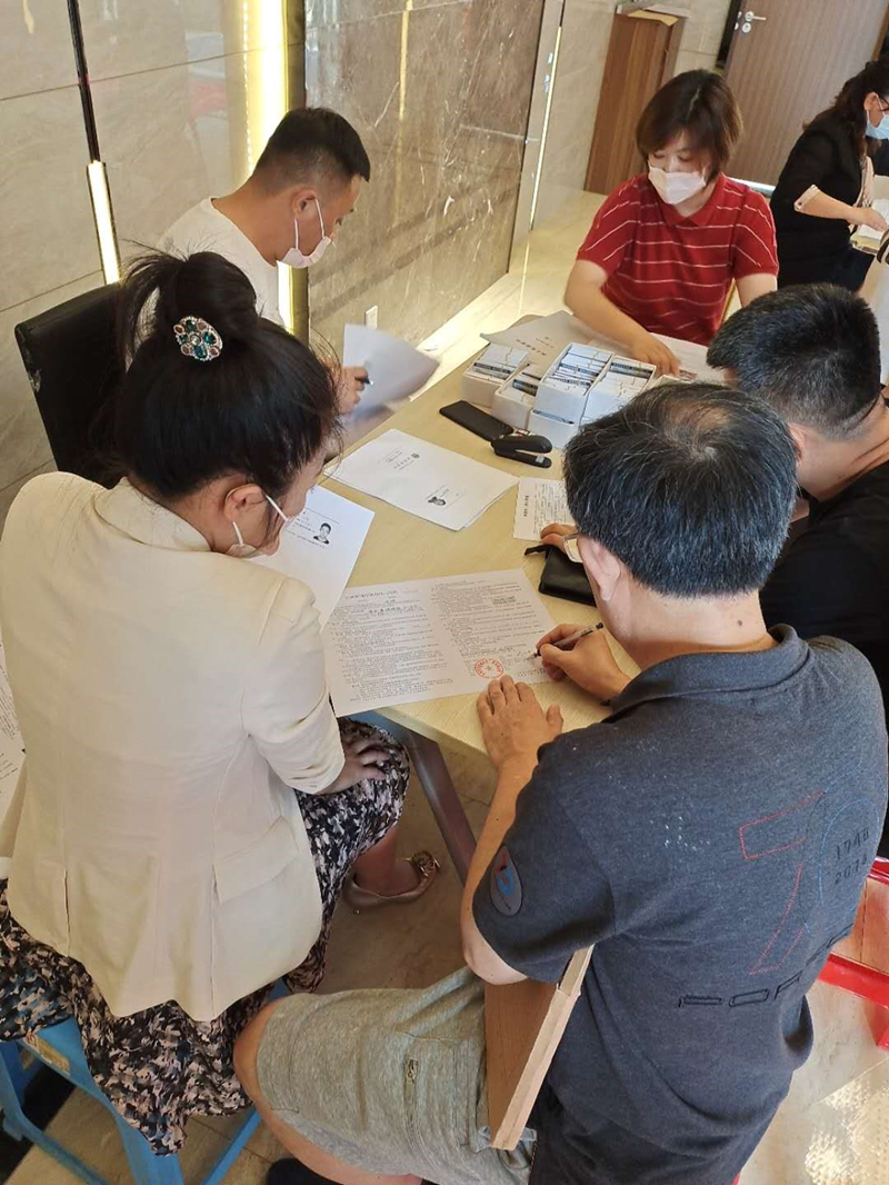 021新城总公司组织职员现场办公_副本.jpg
