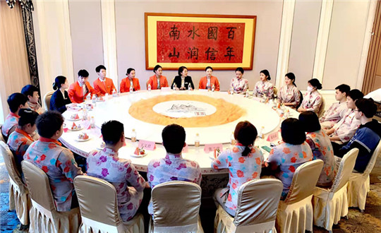 1.TG反波胆南山温泉旅馆召开实习生座谈会_副本.jpg