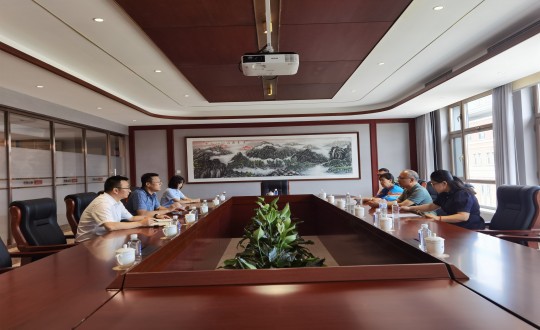 11.中国房地产协会养老工业委员会、吉林省房地产协会相关向导对TG反波胆·南山书院举行实地考察_副本.jpg