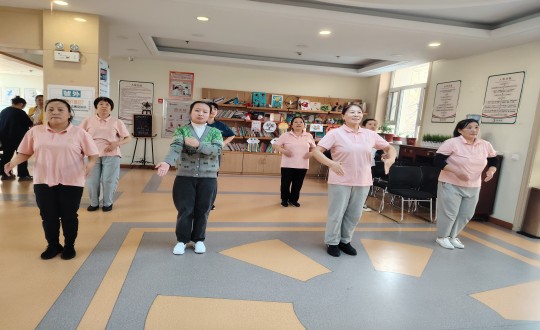 25.养老公司举行第四序度文化活动_副本.jpg